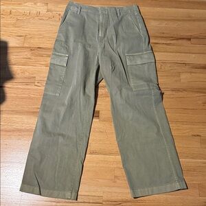 GAP Women’s Khaki Cargo Pants